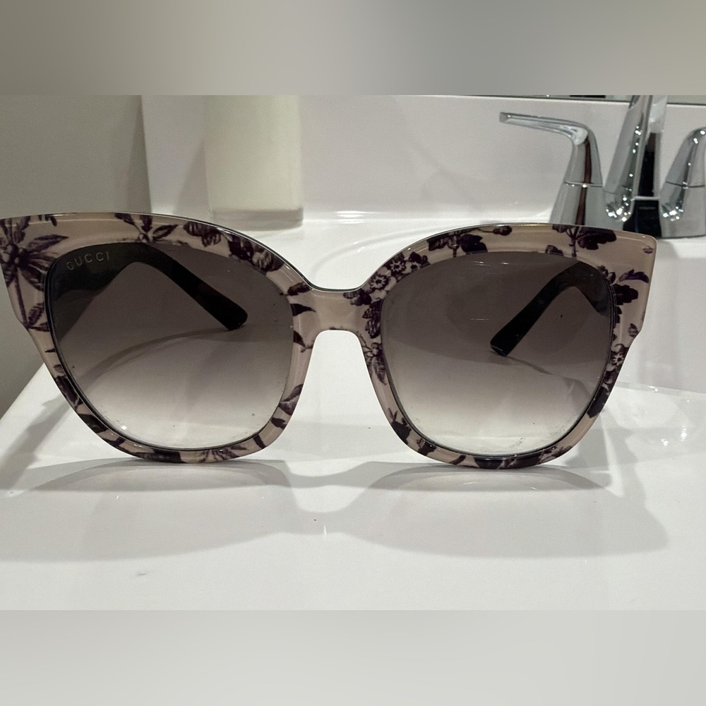 Gucci Floral Sunglasses - Picture 2 of 3